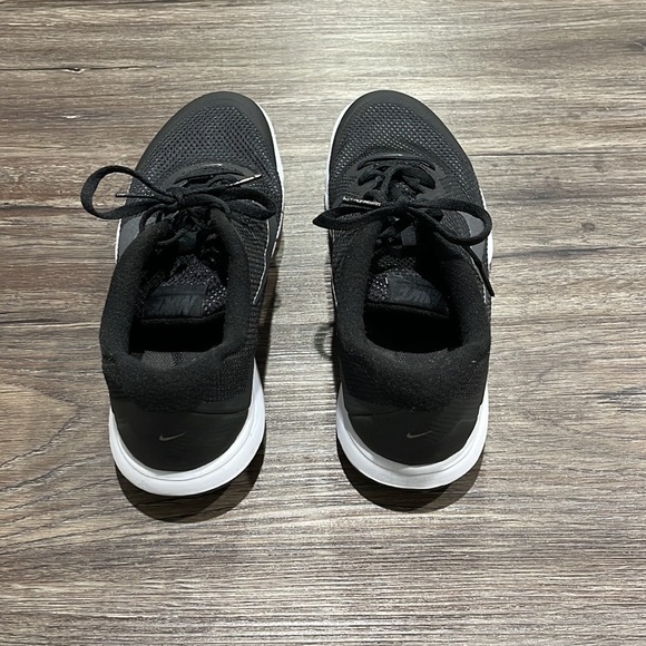 Women’s Nike running shoes - Picture 3 of 6